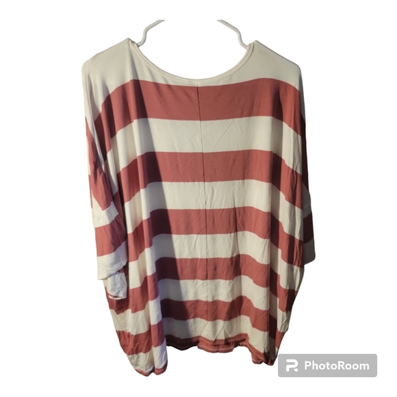 Women’s Old Navy Red/White T-Shirt 4x - Picture 4 of 4